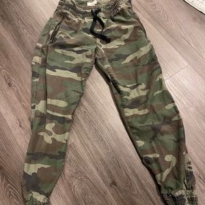 TNA (Aritzia) Camo Alix Pant